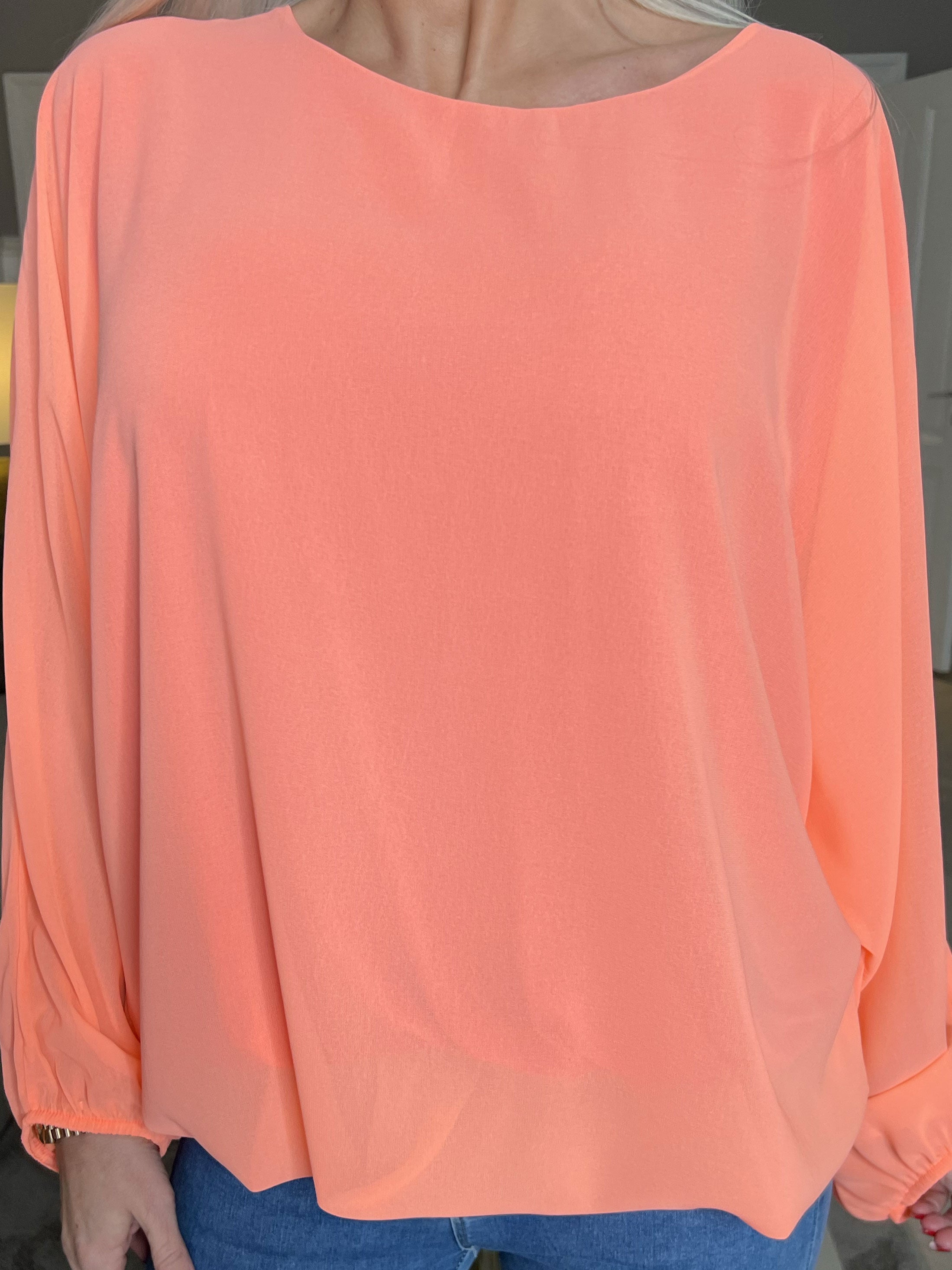 Destiny Plain - Bluse i chiffon med flagermusærmer
